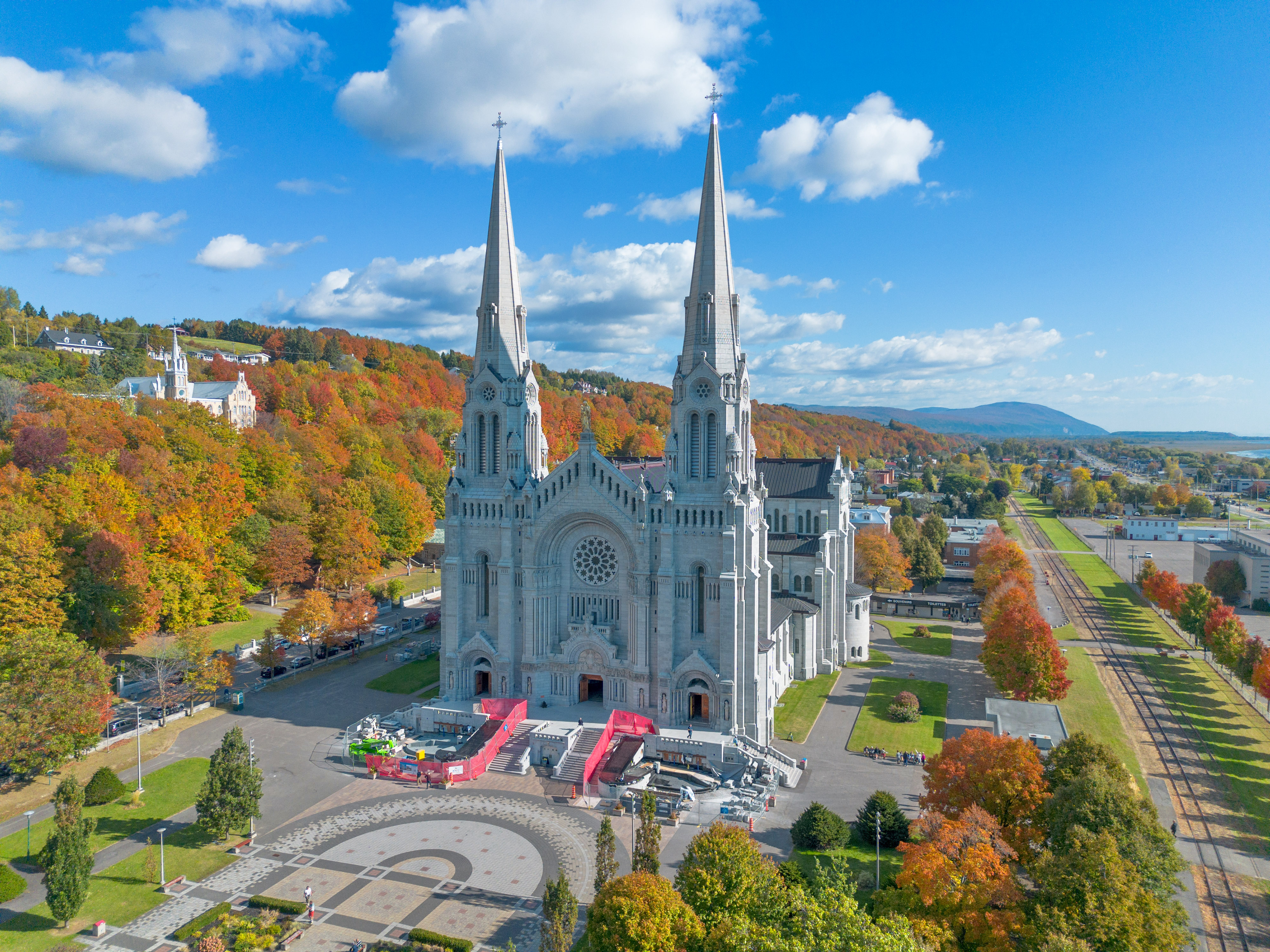 Vương Cung Thánh Ðường Sainte Anne de Beaupré,  kỳ quan Quebec
